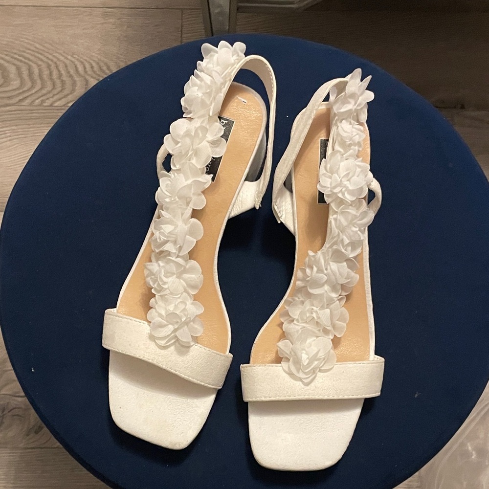 Pastels White Floral Slingback Sandals for Women - Size 8.5